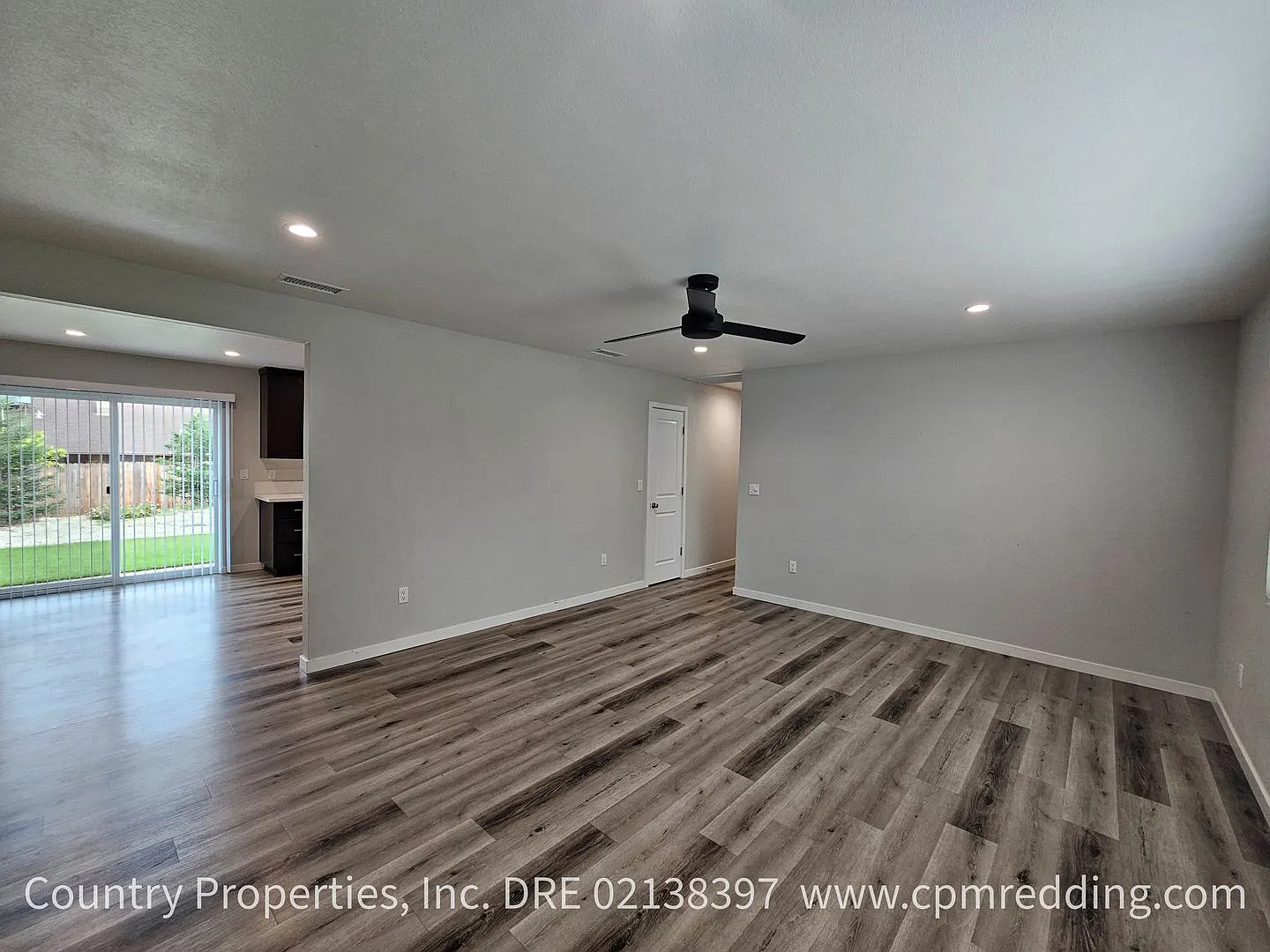 Modern 4-Bedroom House in the Heart of Redding Available Now! — Photo 4