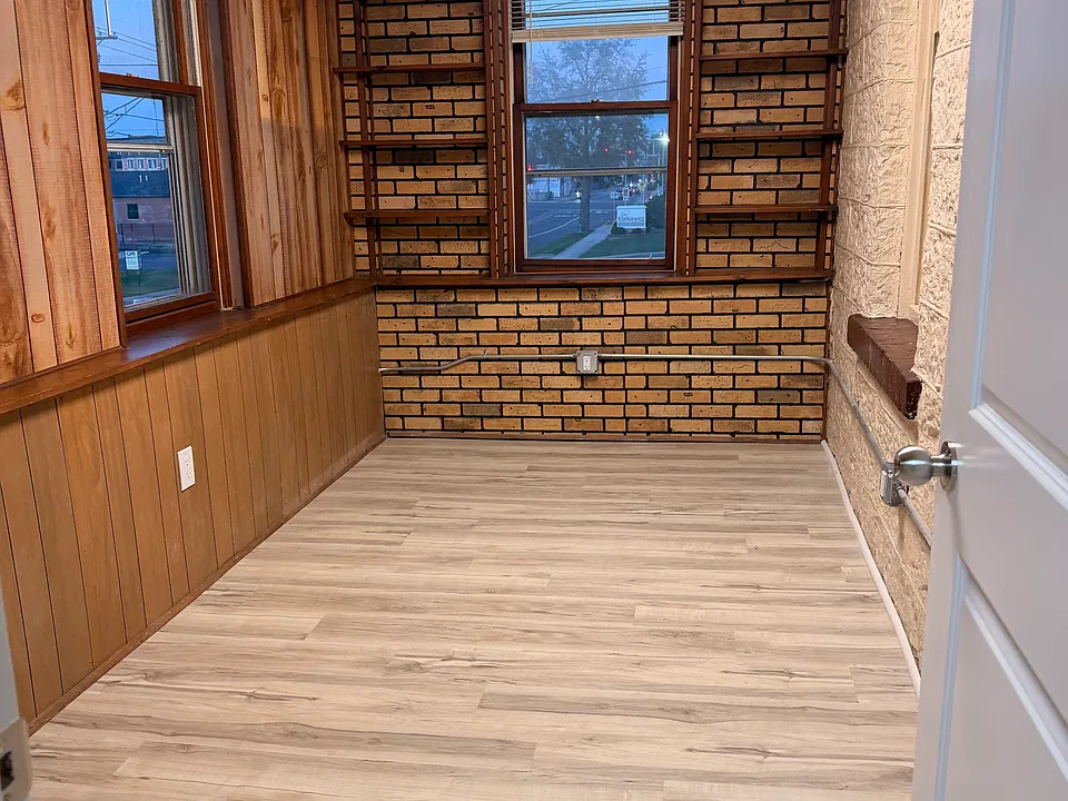 16 E Illinois St #2