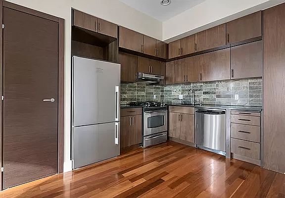 4th image of 156 Myrtle Ave #304