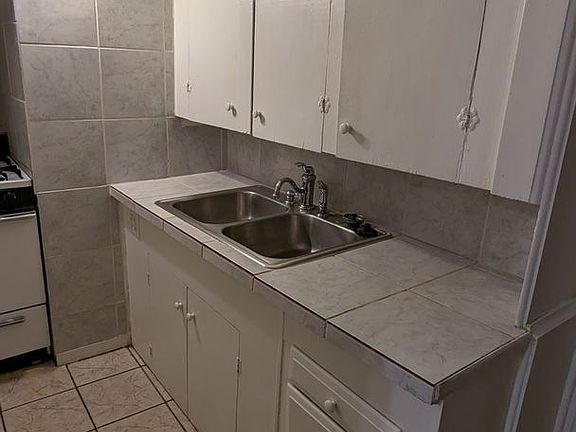 5th image of 1401 Gaylord St APT 7