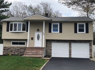 406 Garden St, West Islip, NY 11795