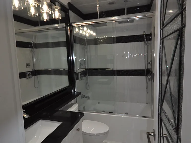7505 Kingsway — Photo 3