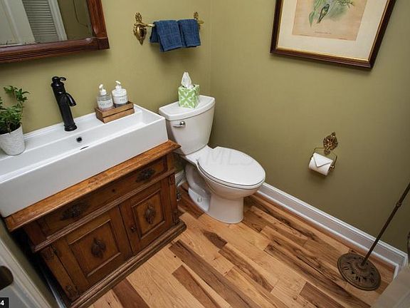 5th image of 585 Westbury Woods Ct