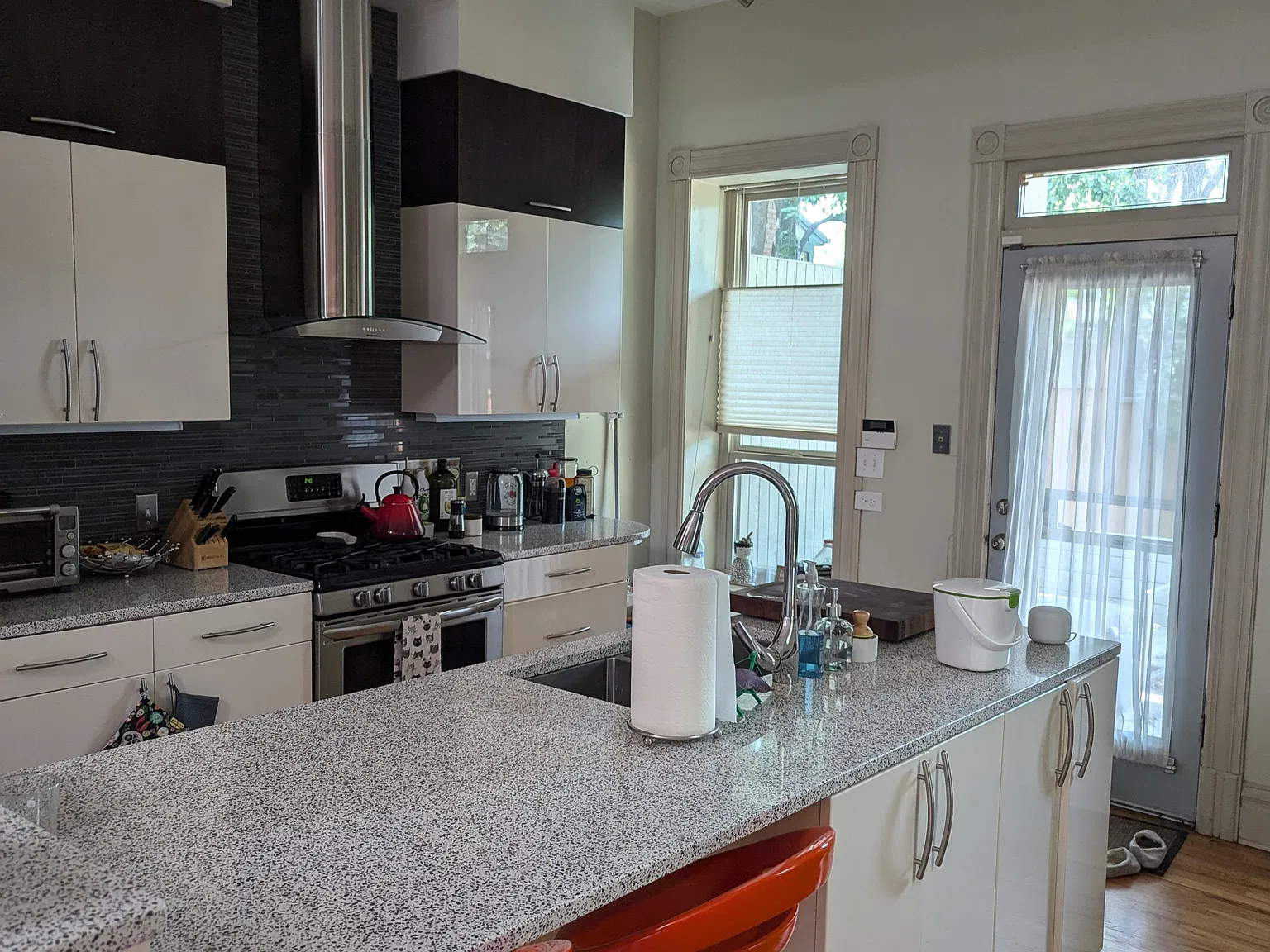 2 bed, 1.5 bath, 1630 sqft, $3,000 — Photo 4