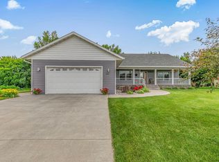 662 Cottonwood Ave, Litchfield, MN 55355