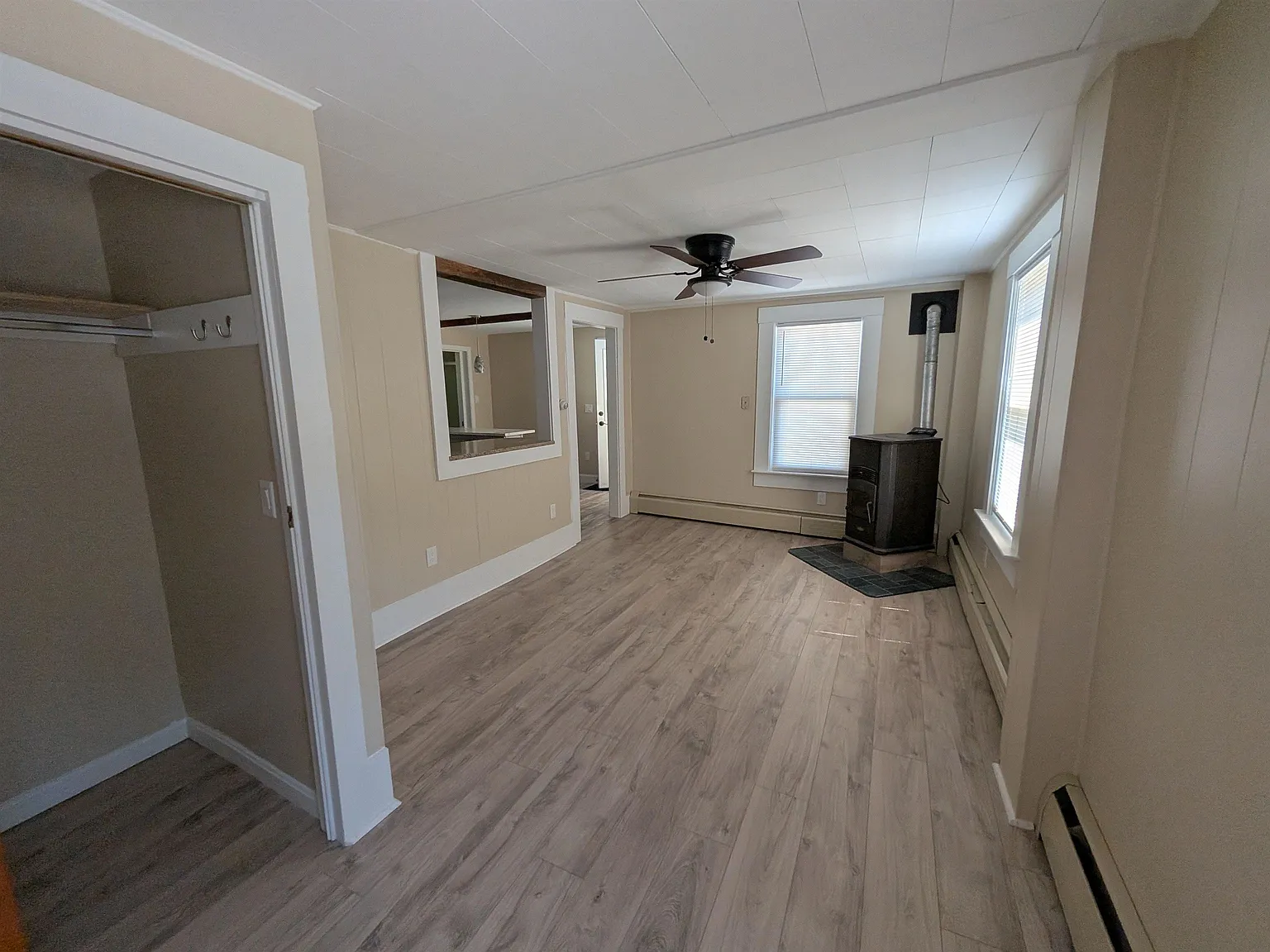 2 bed, 900 sqft, $2,400 — Photo 2