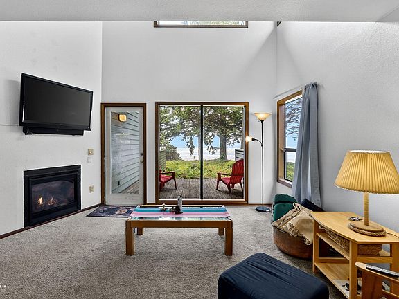4th image of 3250 NW Oceanview Dr APT 18