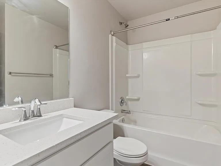 423 E Penny Ln — Photo 9
