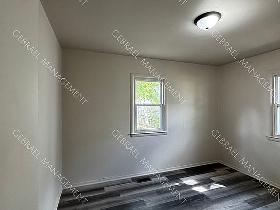 3rd image of 3026 Montana Ave