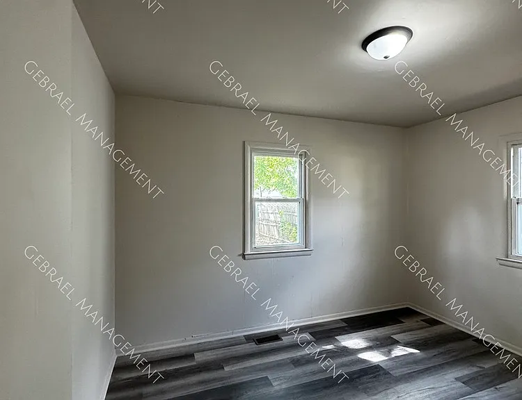 3026 Montana Ave — Photo 3