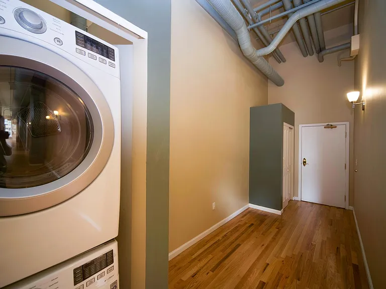 1555 California St #307 — Photo 20