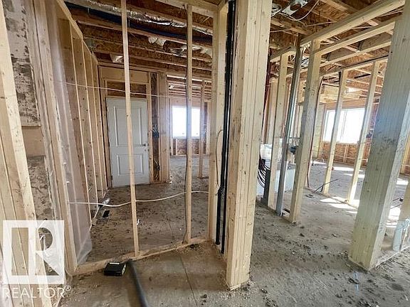 3rd image of 18 Owl Ridge Close