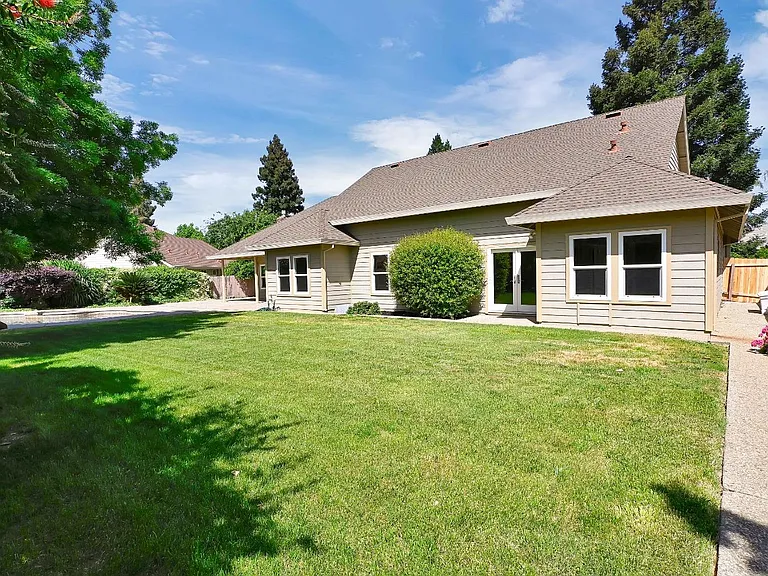 722 Mariner Loop — Photo 32
