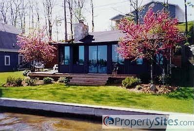 1st image of 807 Paradise Park Dr