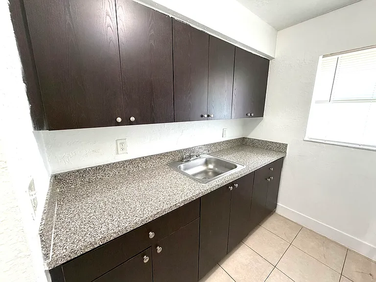 2121 Davie Blvd #140 — Photo 8