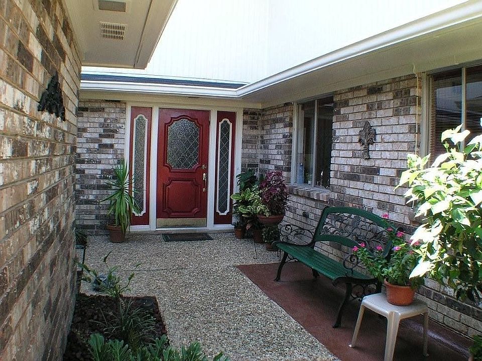 Garage side of courtyard