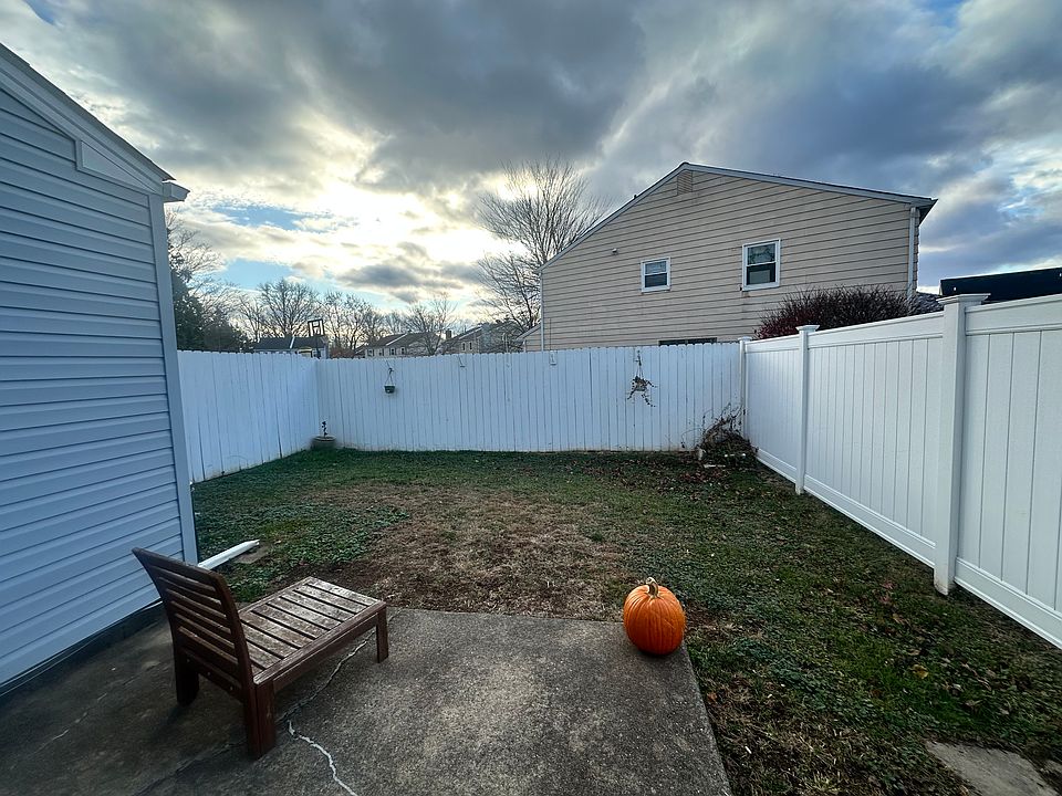 1st image of 66 Pennington Ln