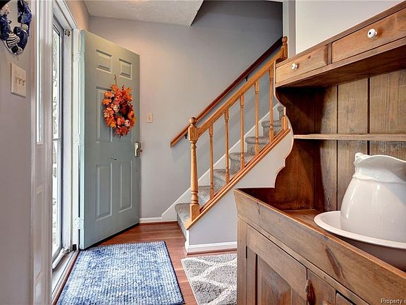 5th image of 114 Lakepoint Ct