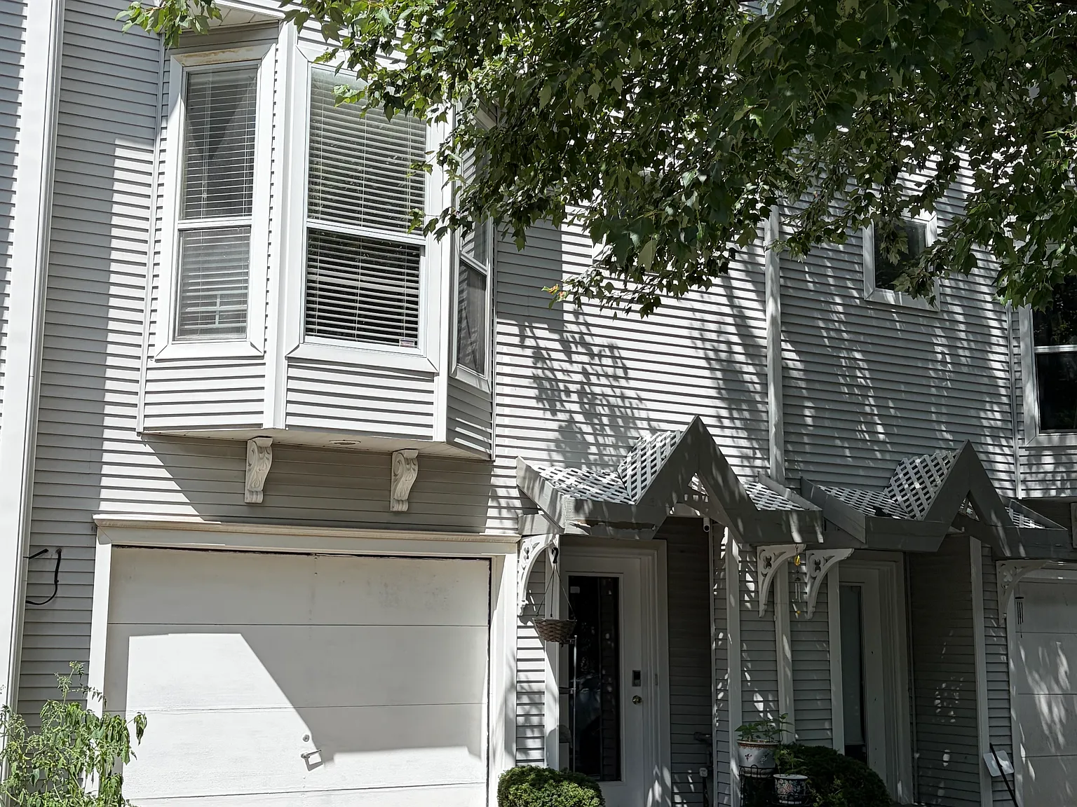 2 bed, 2100 sqft, $2,495 — Photo 1