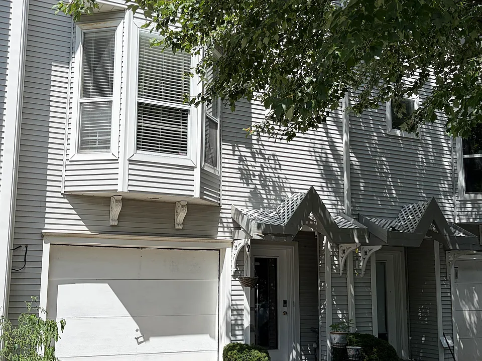 19 Hemingway St