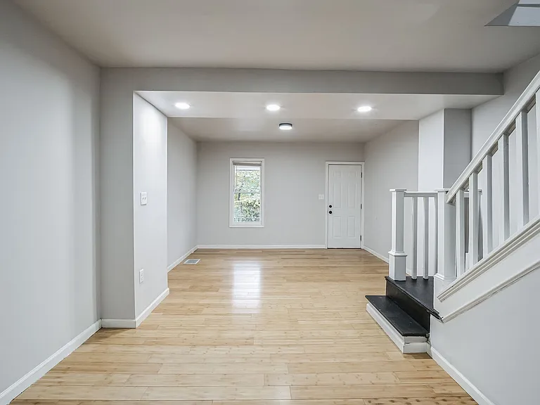 5328 Glenmore Ave — Photo 8