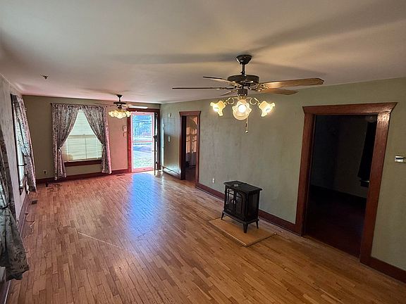 5th image of 1418 Broadway St