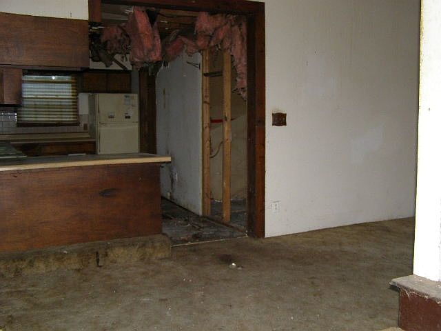 2nd image of 5500 Metropolis Lake Rd