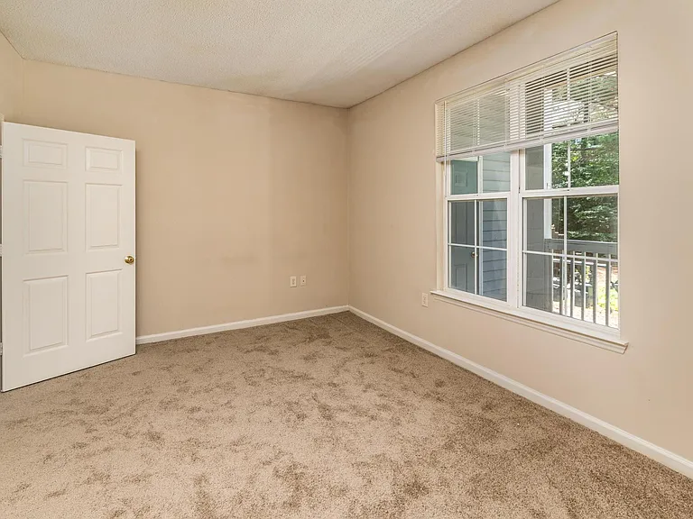Argyle Place Apartment Homes — Photo 42