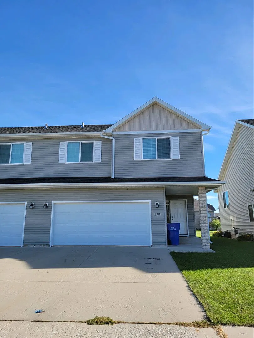 3 Bed 3 Bath Twin Home — Photo 1