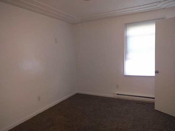 3rd image of 4003 Gloucester Dr