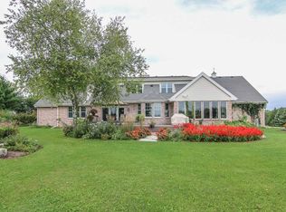 3952 Barlow Rd, Cross Plains, WI 53528