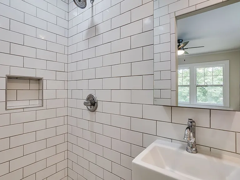 338 N Quentin St — Photo 14