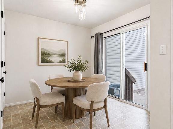 4th image of 331 Heritage Commons Cir