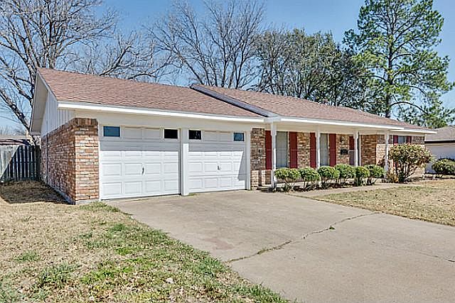 1st image of 1304 Pinehurst Dr