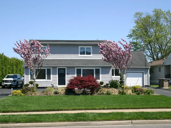 121 Ocean Avenue, Massapequa, NY 11758
