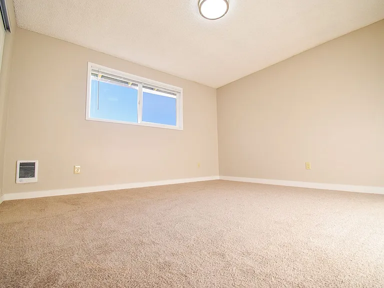 Newly Updated Single Level 2 Bedroom Apt in SE Portland! — Photo 12