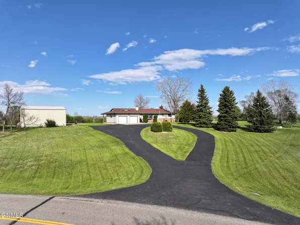 2170 Schlosser Dr N, Mandan, ND 58554