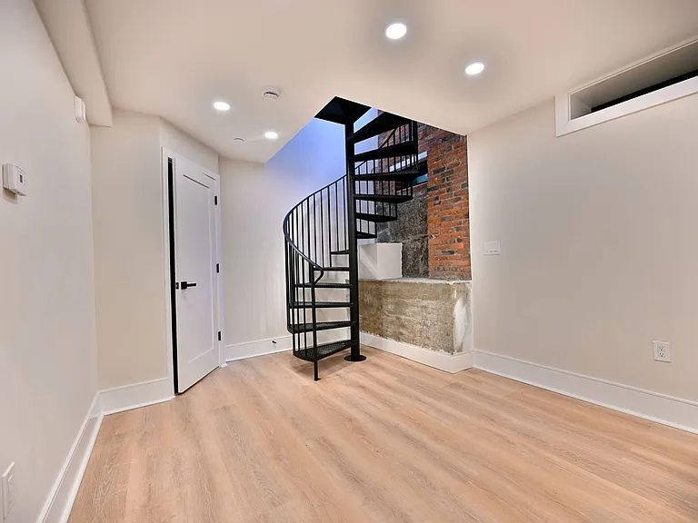 18 Winchester St #2A — Photo 7