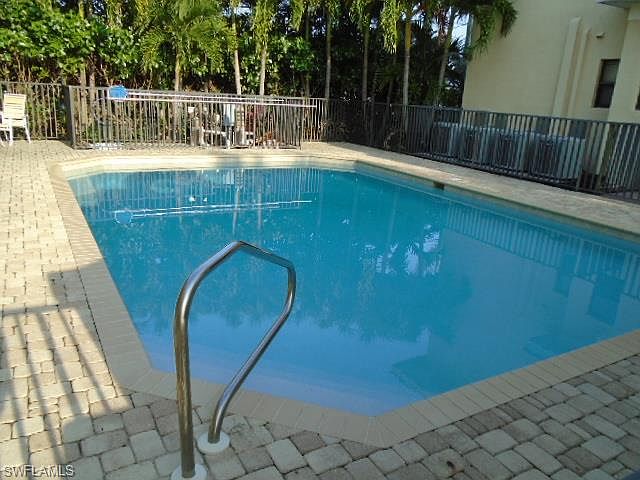 1st image of 4828 SW 17th Pl #7