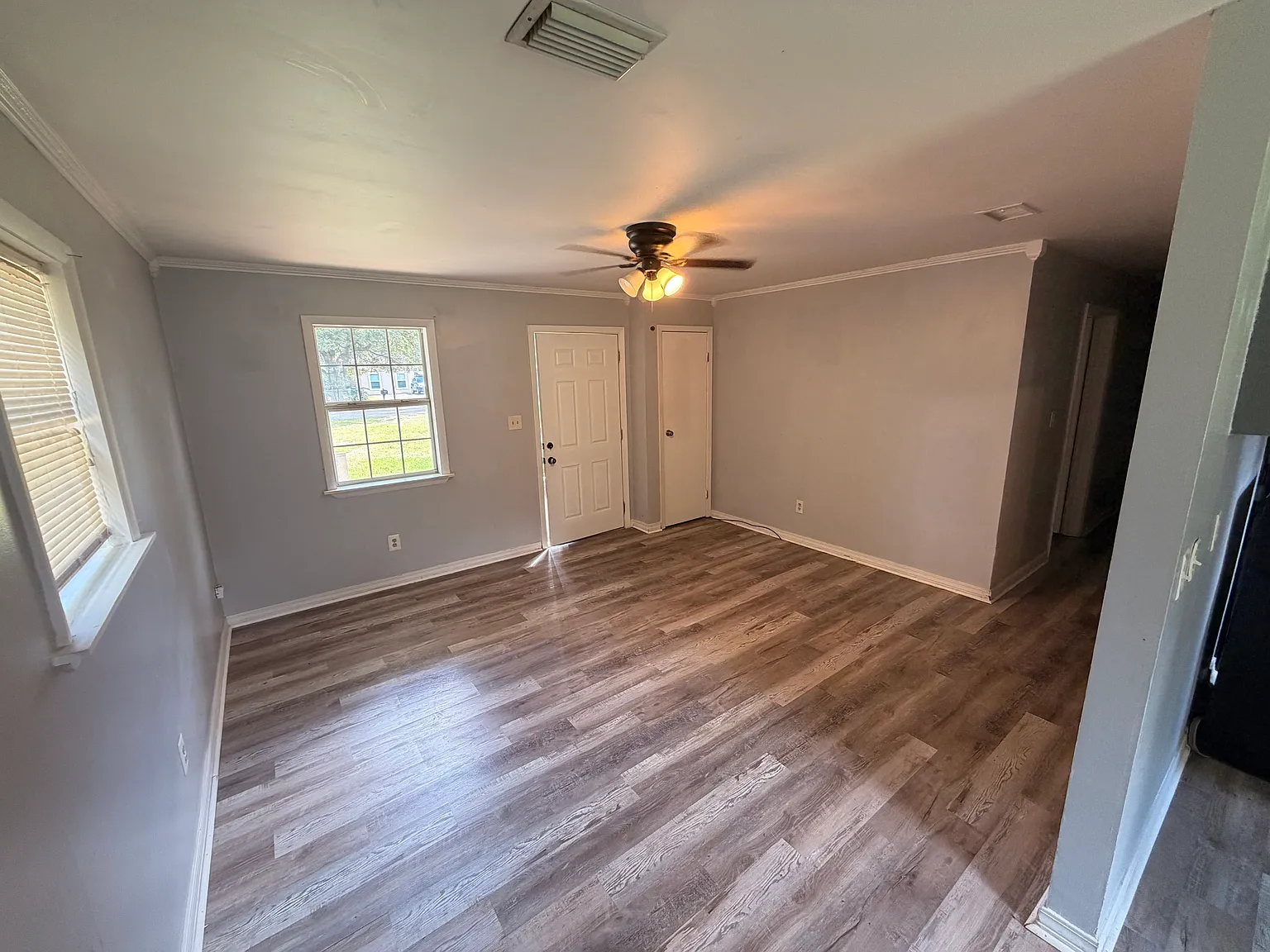 3 bed, 1000 sqft, $1,600 — Photo 4