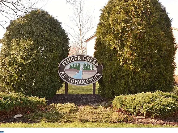 2 bed, 994 sqft, $2,050 — Photo 1