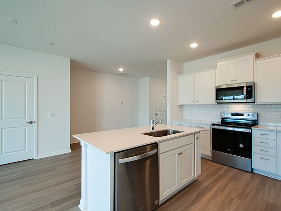 4th image of 7133 Mapleside Ln