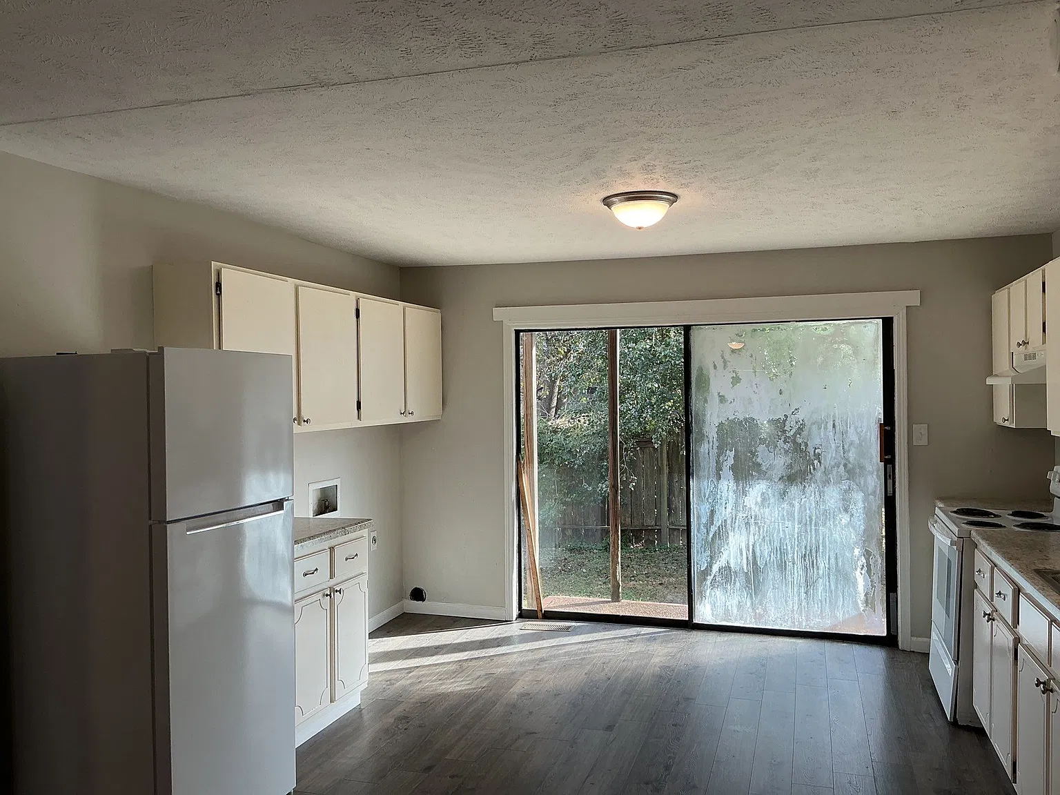 2 bed, 969 sqft, $950 — Photo 2