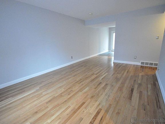 2nd image of 4863 Moreland Dr W