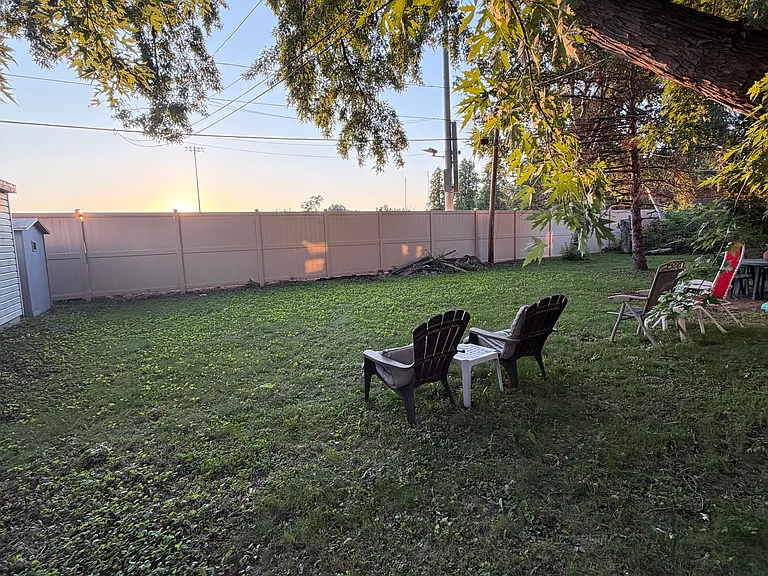 229 Oxford Ave — Photo 10