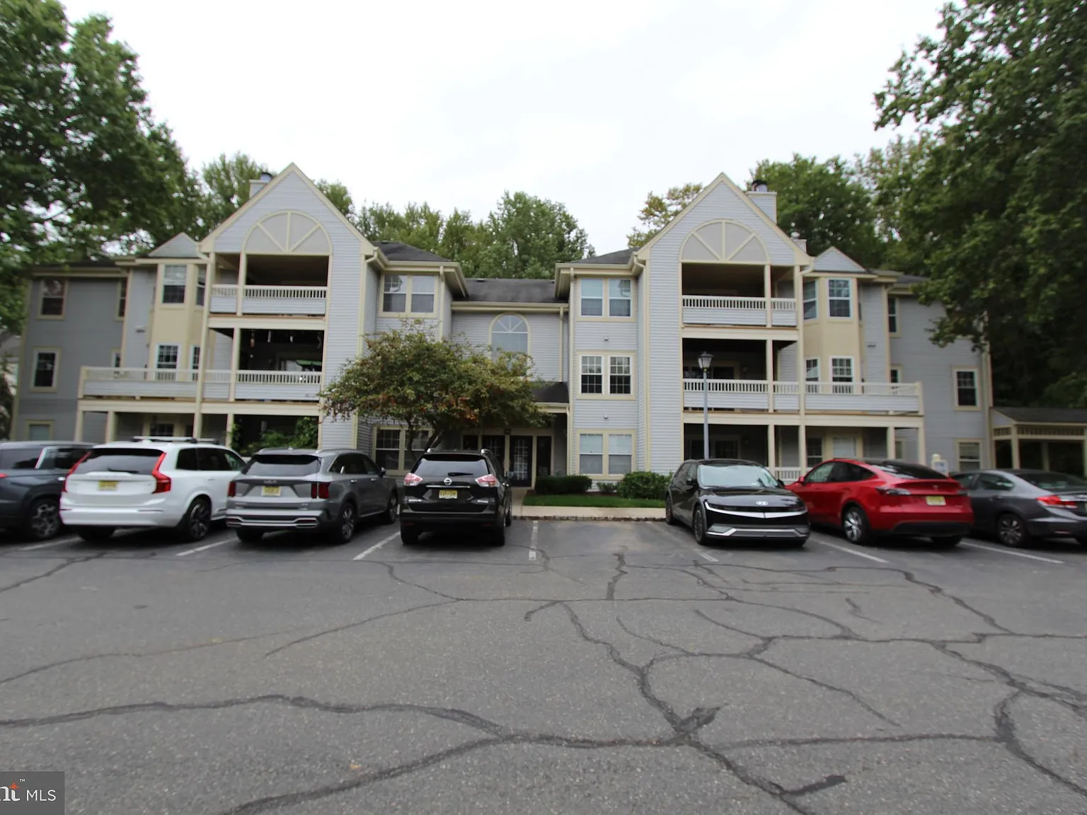 2 bed, 2.0 bath, 1210 sqft, $2,650 — Photo 2