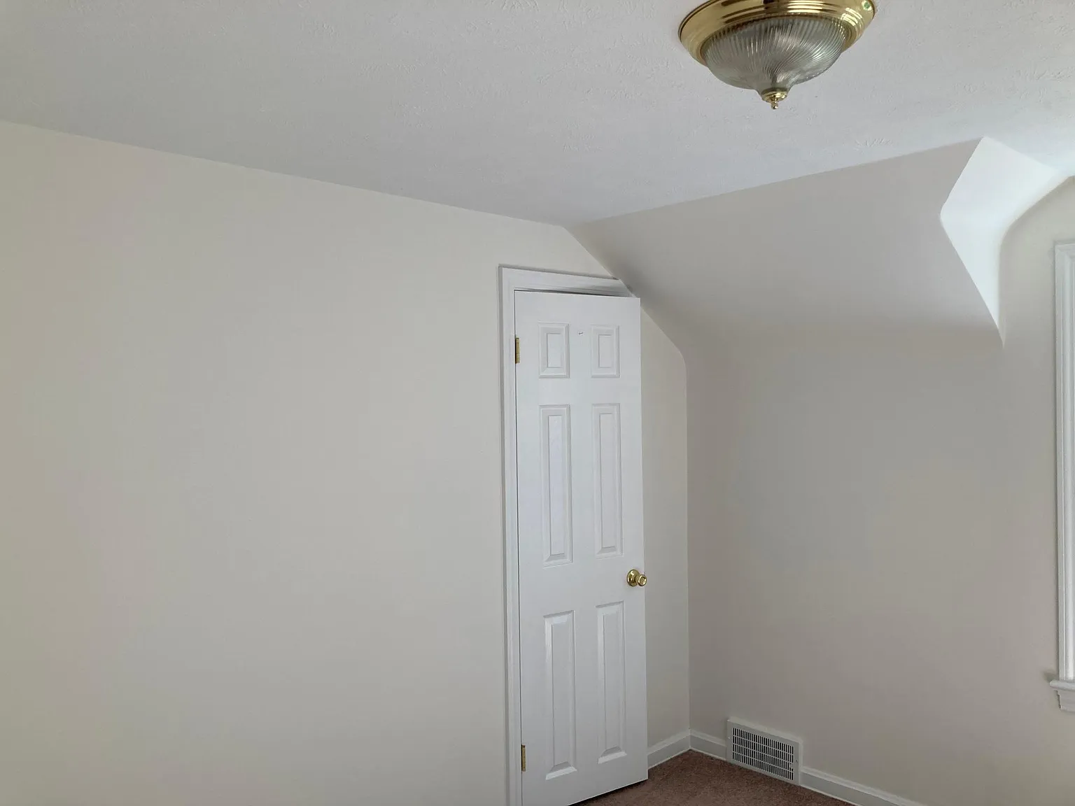 4 bed, 2172 sqft, $3,000 — Photo 4