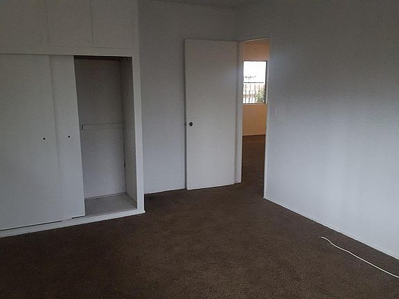 5th image of 387 E Rialto Ave