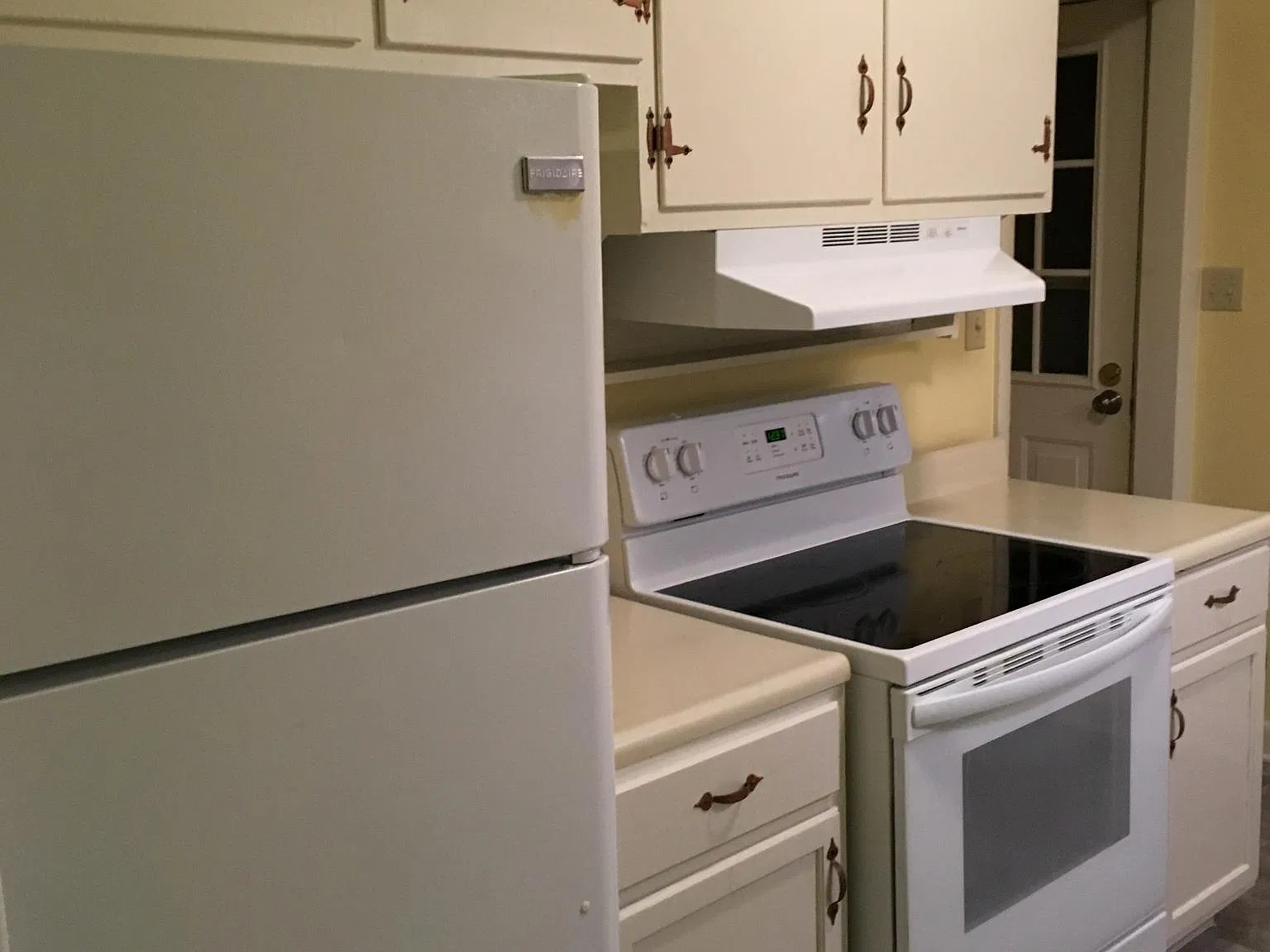 4 bed, 2064 sqft, $1,700 — Photo 4