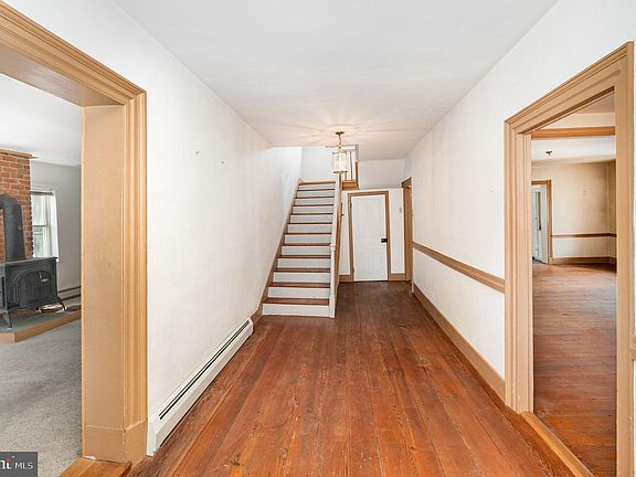 5th image of 105 N Carlisle St